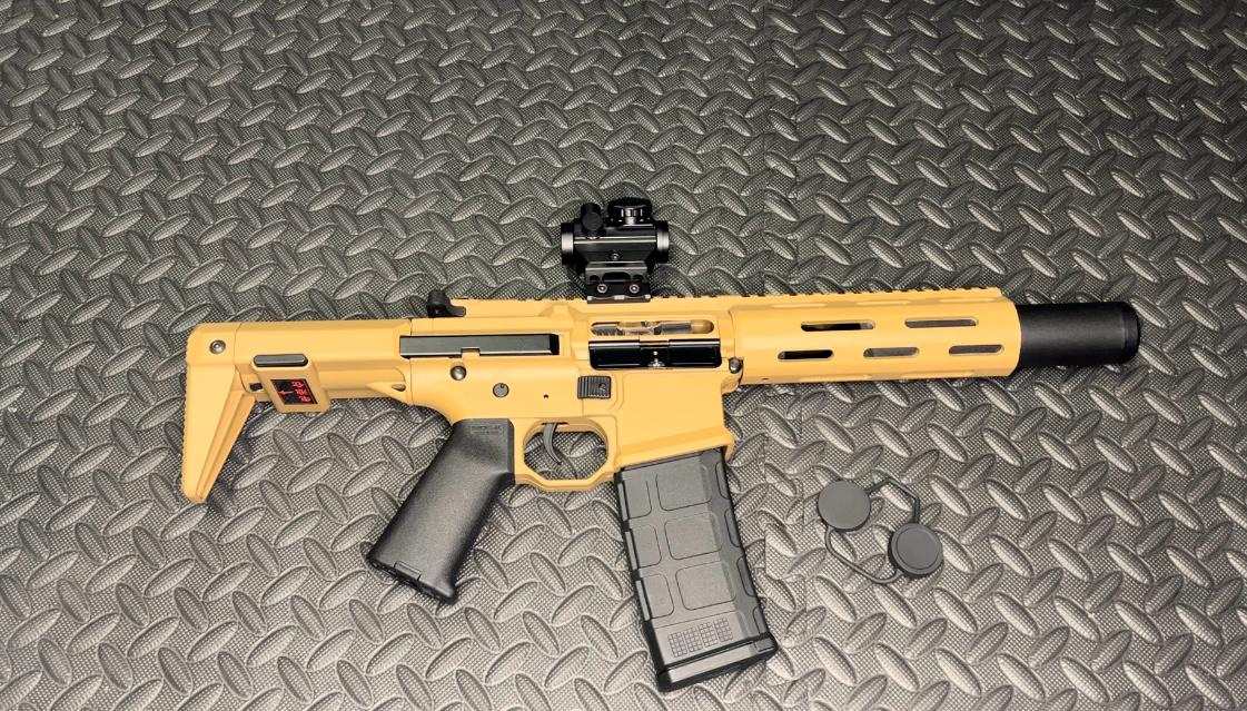 Durable aluminum holographic aiming sight for fast target engagement