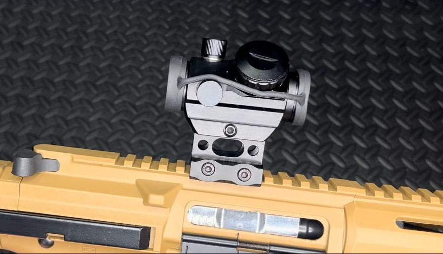 Tactical holographic reflex sight with 20mm rail mount in matte black aluminum